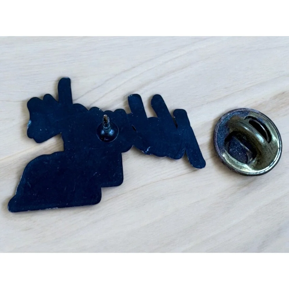 Nebraska Spell-Out‎ With State Plastic Travel Souvenir Pin - Lapel, Hat